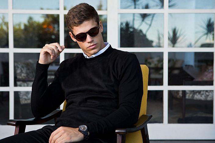 Modelo masculino em editorial para campanha de moda