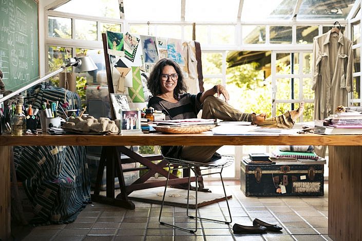Retrato em ambiente interno – fotografia para matéria de comportamento